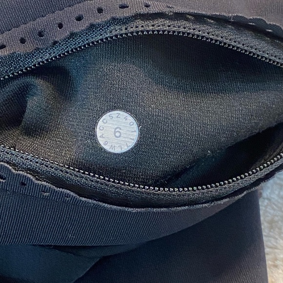 Lululemon💖Smooth Stride Crop Black Size 6 - Picture 11 of 11